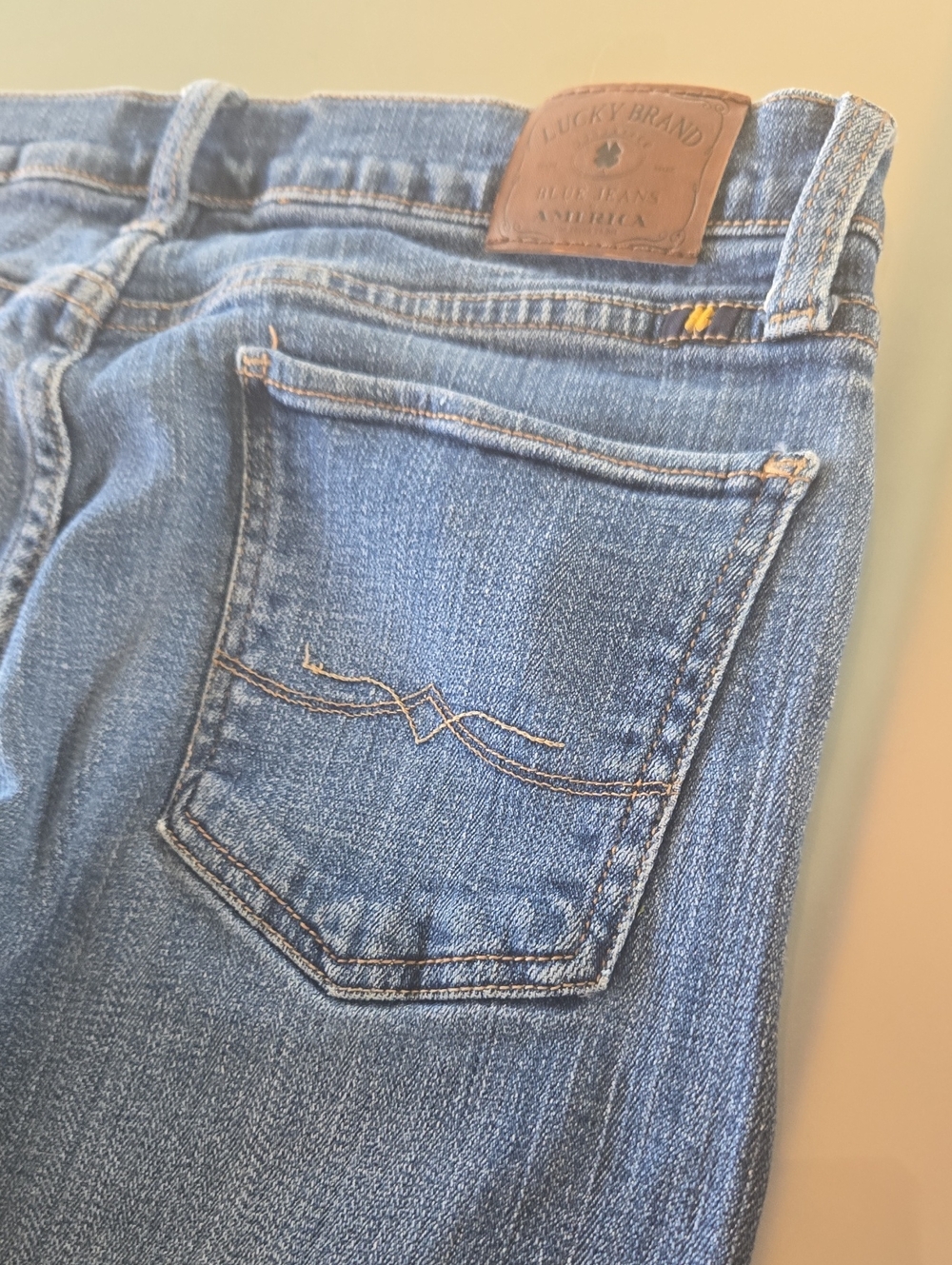 Lucky Brand Straight Leg Women's Denim Jeans in Blue Wash